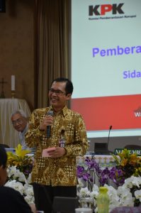 Bapak Alexander Marwata (Wakil Ketua KPK) memberikan pemaparannya di depan para Uskup mengenai korupsi di Indonesia.