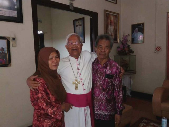 uskup-agung-medan-mgr-anicetus-sinaga-ampuni-penyerang-pastor-1