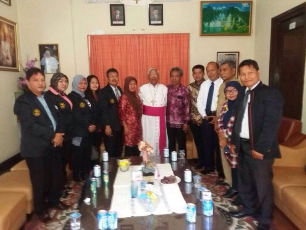 uskup-agung-medan-mgr-anicetus-sinaga-ampuni-penyerang-pastor-2